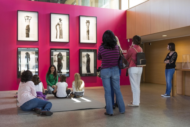 Genießen Sie einen Workshop-Besuch der Ausstellung „Contraviolences